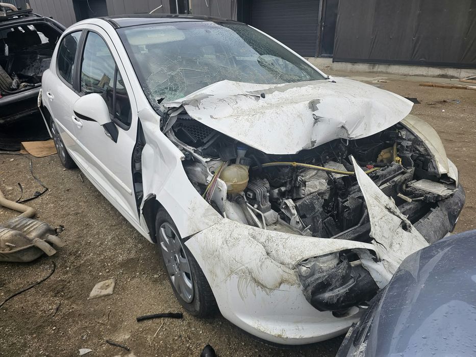 Fuzeta fata dreapta Peugeot 207 2008 1.4 VTi MT (95 hp)
