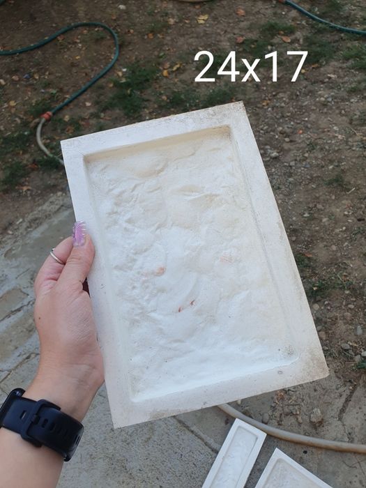 Lot aprox. 84 matrite noi piatra decorativa – 7 dimensiuni