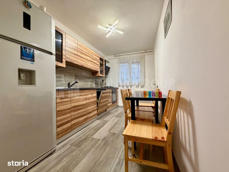 Apartament cu 3 camere, 2 bai  - zona Tractorul