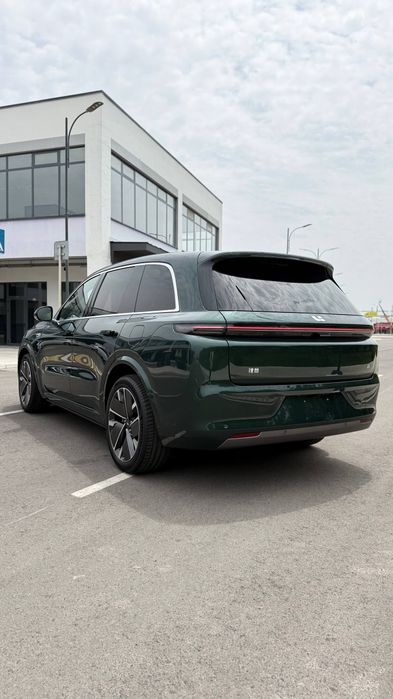 Lixiang L8 ULTRA  рестайлинг 2025 / 6 местный КРОССОВЕР