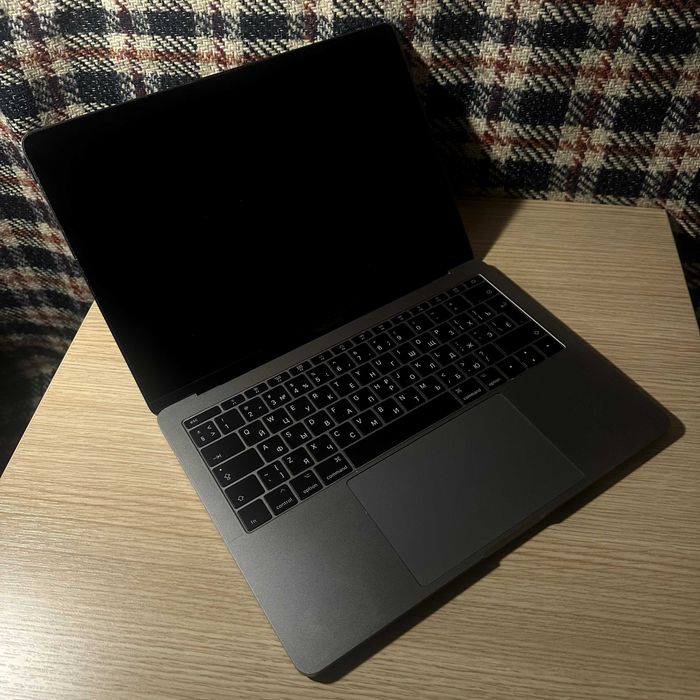 MacBook Pro 13 - 2017 года (MLL42RU/A (Space Grey) A1708)
