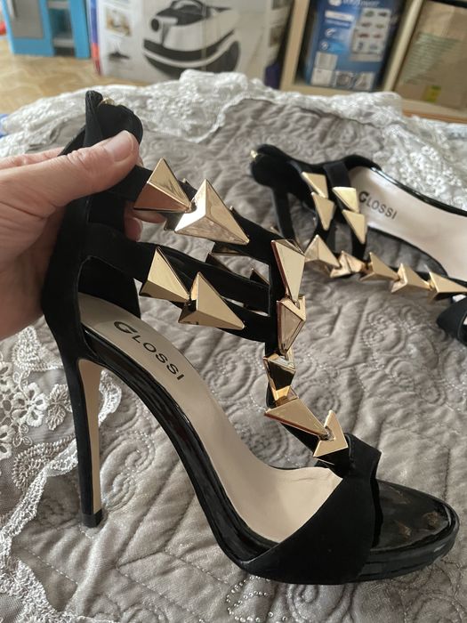 Продам босоножки 35-36 р