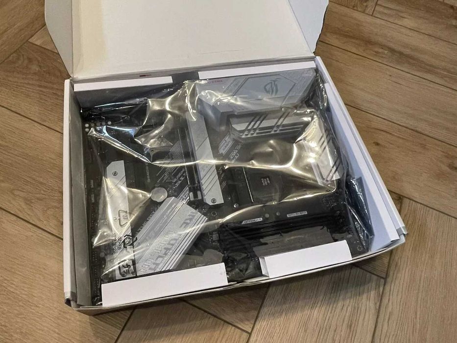 ASUS ROG STRIX B550-A GAMING +Ryzen 5 5600, шестядрен 3.5/4.4GHz АМ4