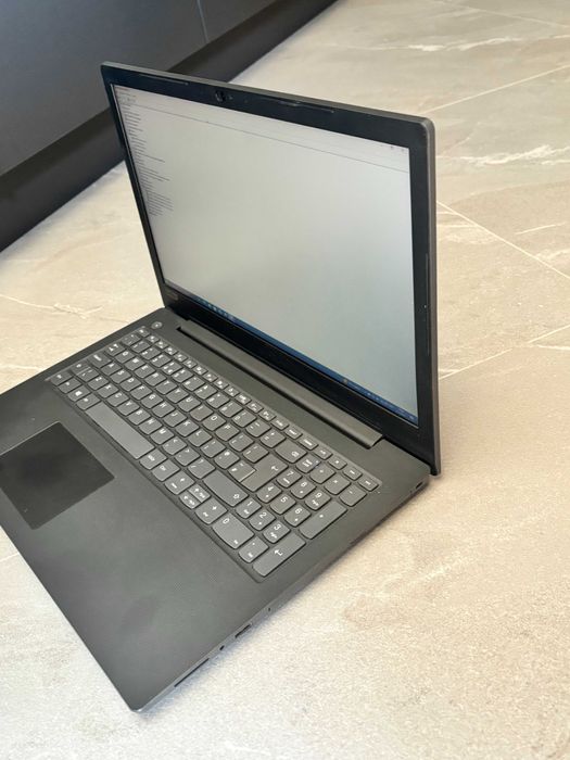 LENOVO V130-15IKB - 6th Generation Intel® Core™ i3-6006U  4GB DDR4