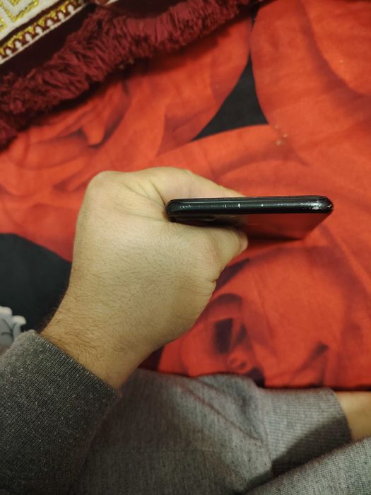 IPhone 7 plus sotiladi 128 gb