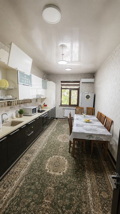 Uy sotiladi. 3 qavatli novostroykani 2 chi qavati elit mahalla