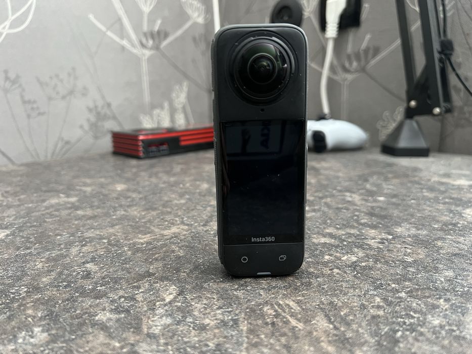 Камера Insta 360 X4
