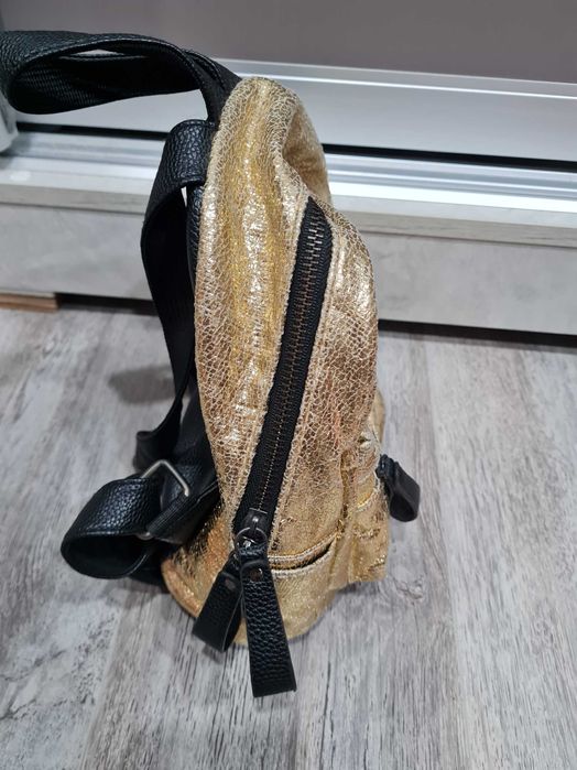 Продам сумочки и рюкзаки для подростков.