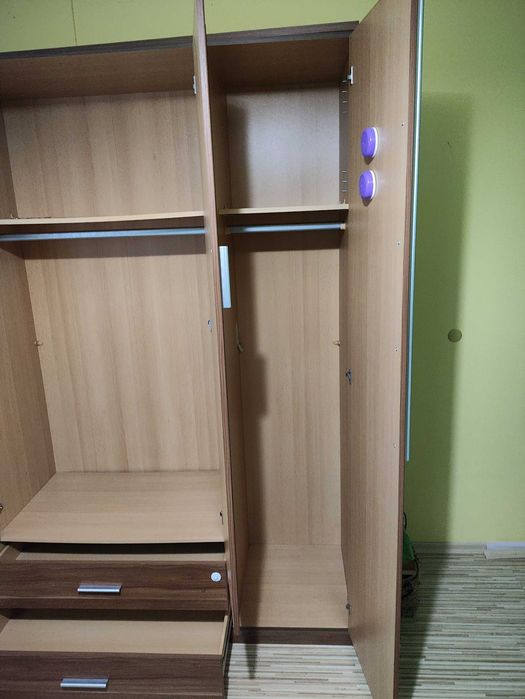 Четирикрилен гардероб ,спалня