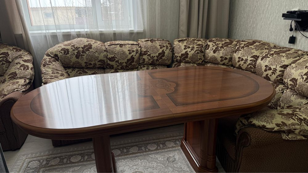 Продается гостиный диван с креслом