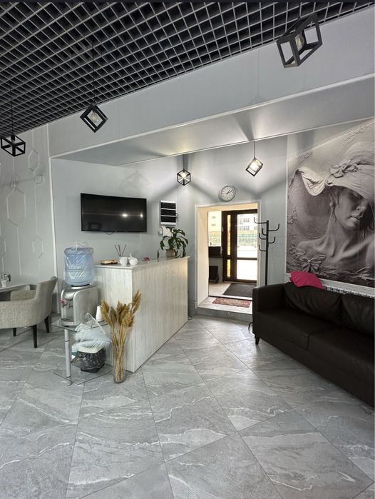 Сдам маникюрное место