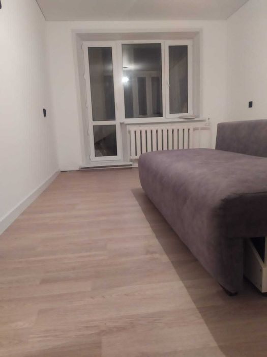 продам 2 ком квартиру в центре