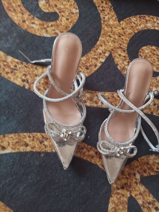 Продавам дамски токчета