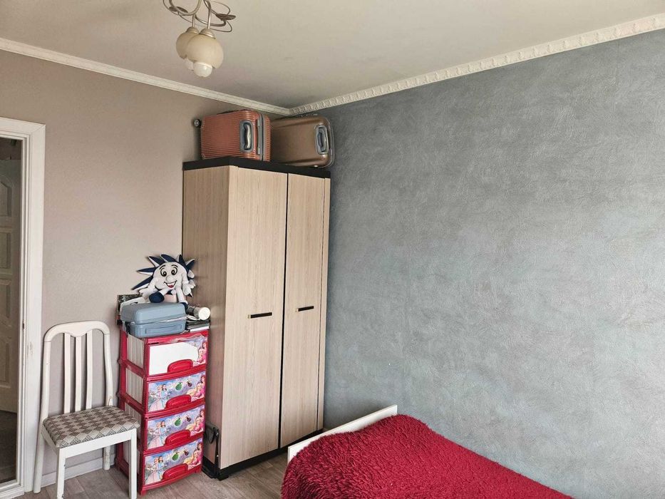 Продам 3 комнатную на 8 микрорайоне