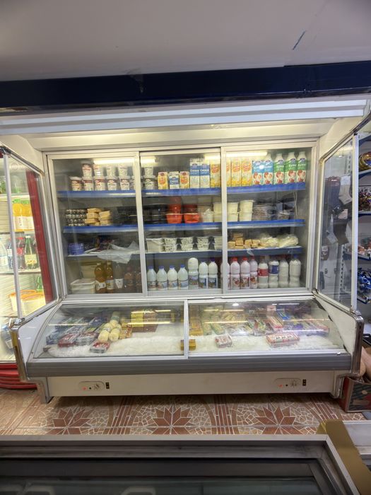 Холодильник настенный для магазин