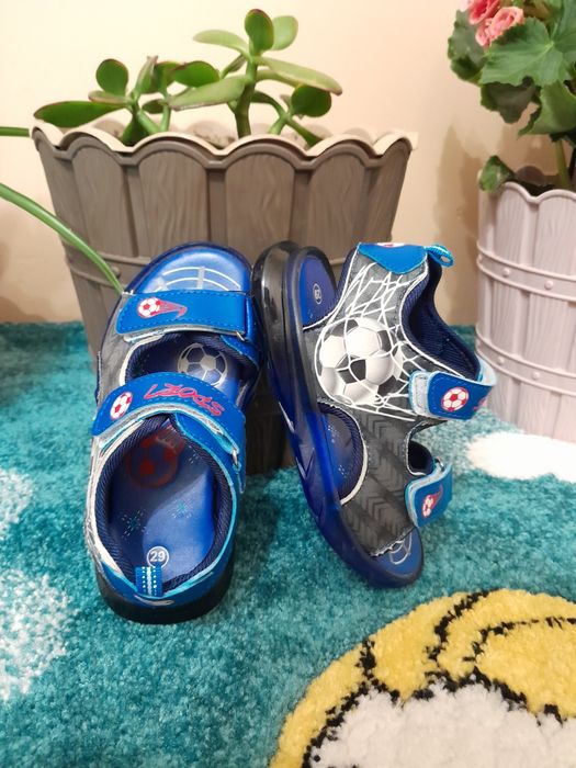 НОВИ,детски сандалки