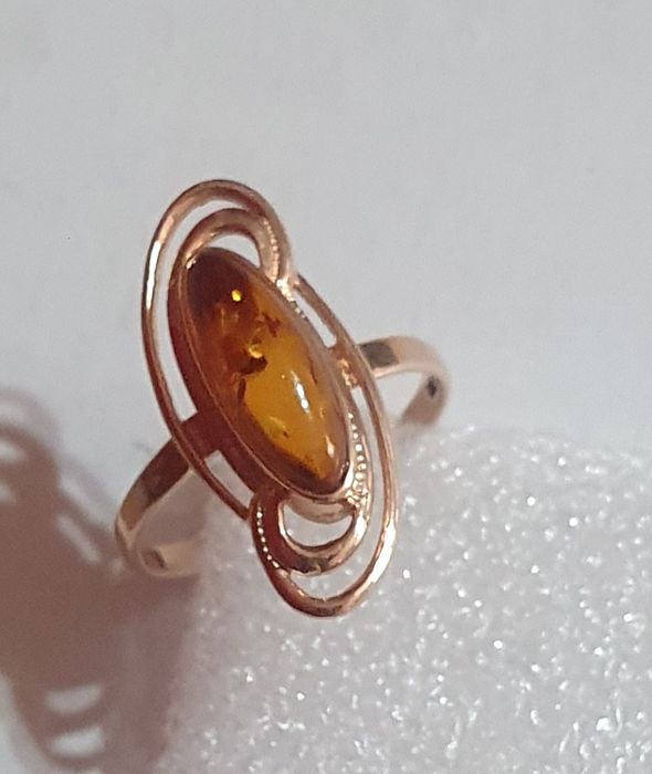 Янтарь      колечко.