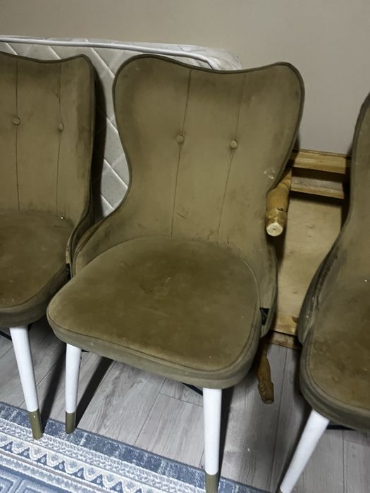 Стол стульями для кухни