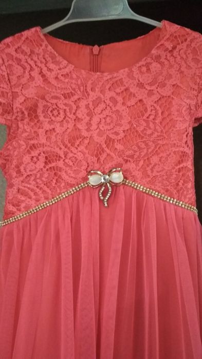 Платье на девочку  5 - 7 лет