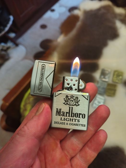 Запалка изцяло метална.