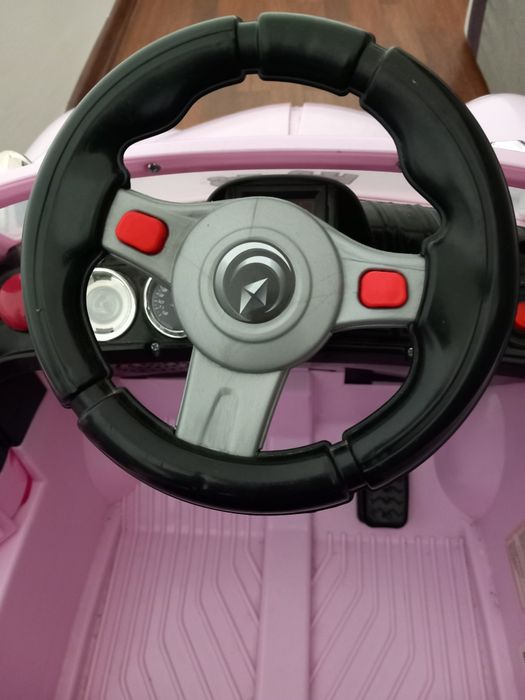 Mașina Roz electrica