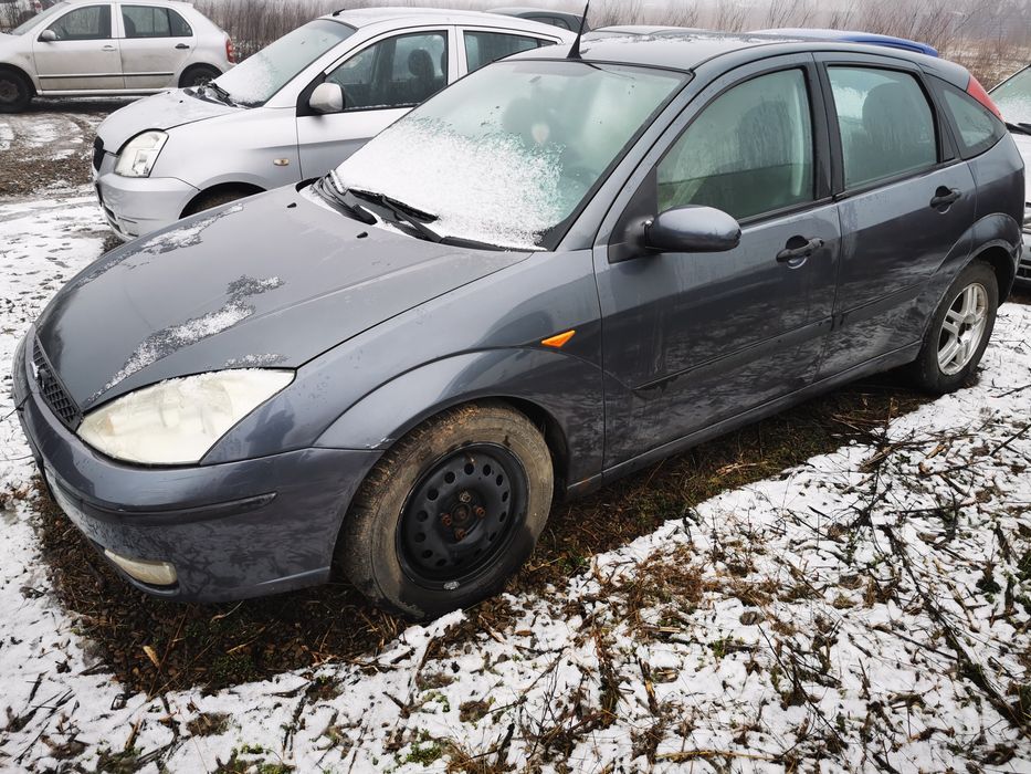Dezmembrez ford focus 1.6 benzina