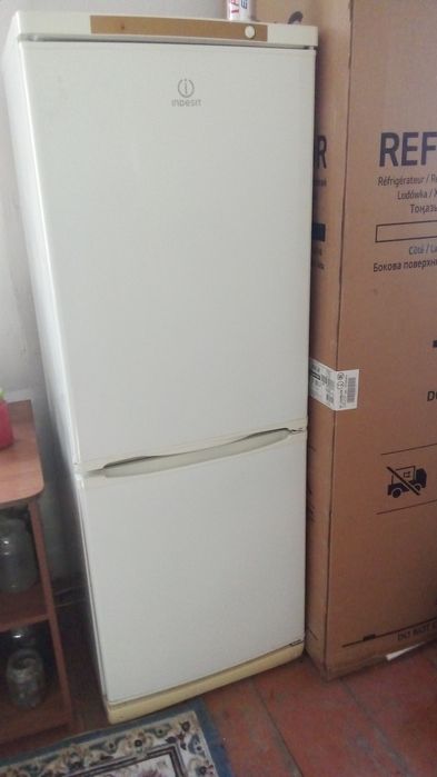 Продам холодильник