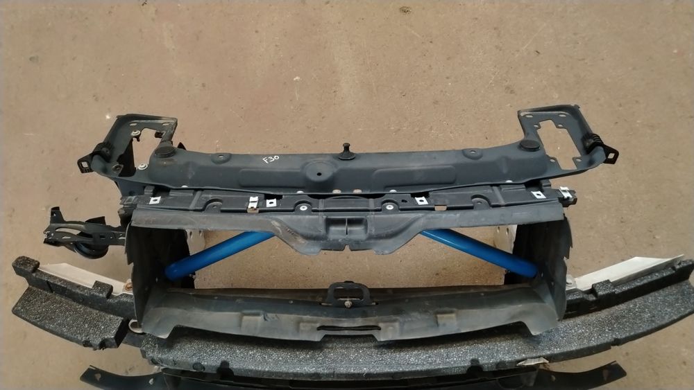 Маска ( очиларка ) греда БМВ Ф30  Ф31 / BMW F30 F31