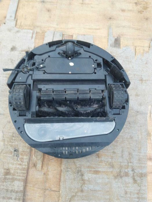 Продам робот пылесос .