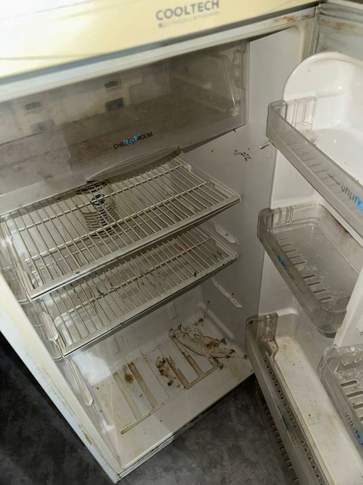 Холодильник старый