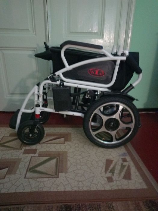 Cărucior/scaun/fotoliu electric pliabil