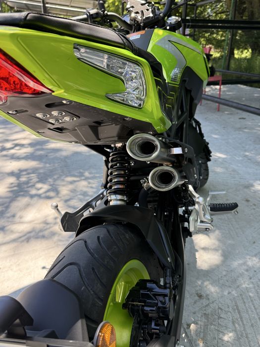 Motocileta Benelli 125 TNT