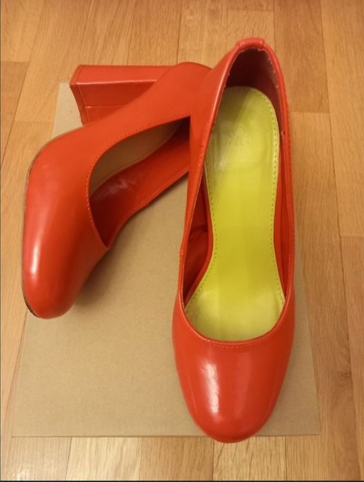 2.Marypaz ( раие син+черен цвят),1.Benetton(цвят корал)