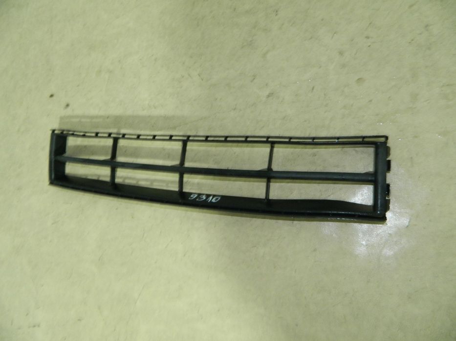 Grila intre proiectoare Skoda Fabia, 2000, 2001, 2002, 2003, 2004, 6Y0853677A