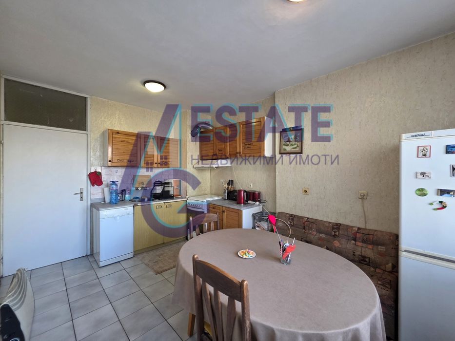 Тристаен апартамент в гр. София, жк. Връбница 2