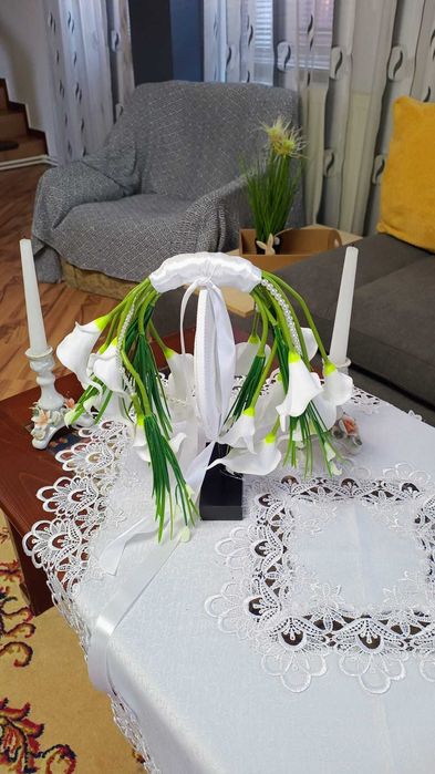 buchet mireasă din flori calla si perle albe