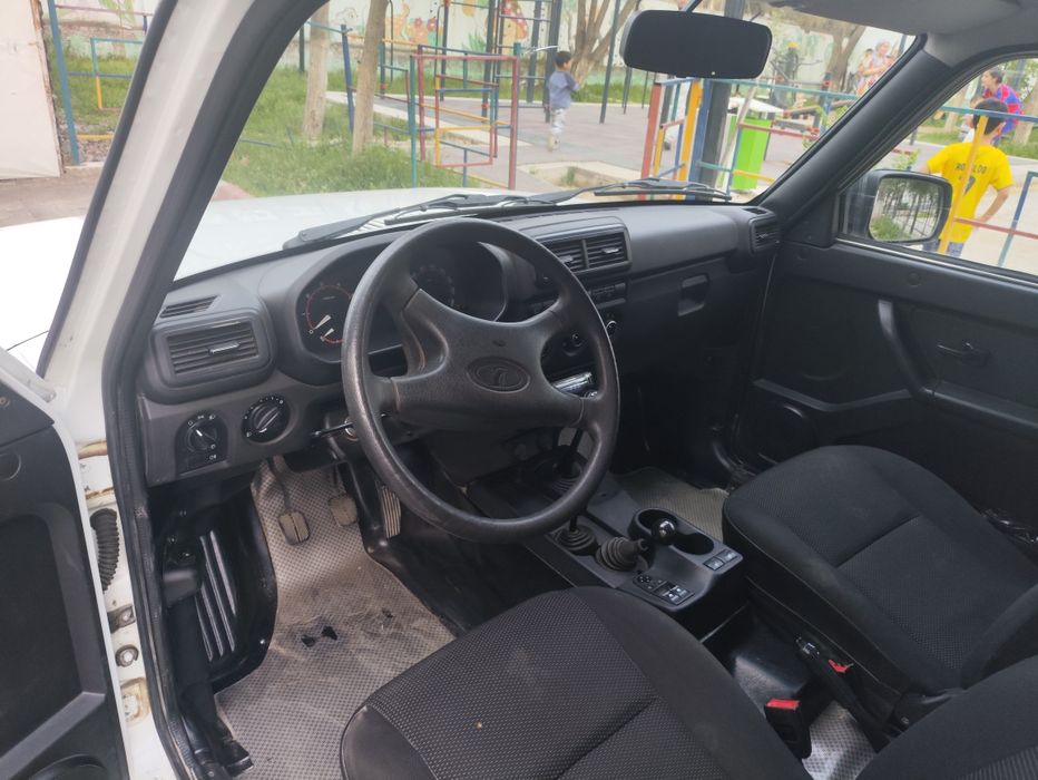 Нива легенда 4 дверная