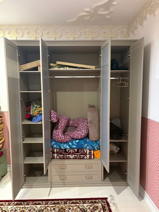 Шкаф практический новый