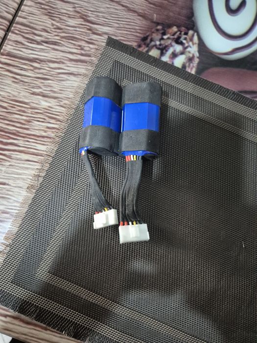 Vand 2 acumulatori compatibil cu jbl