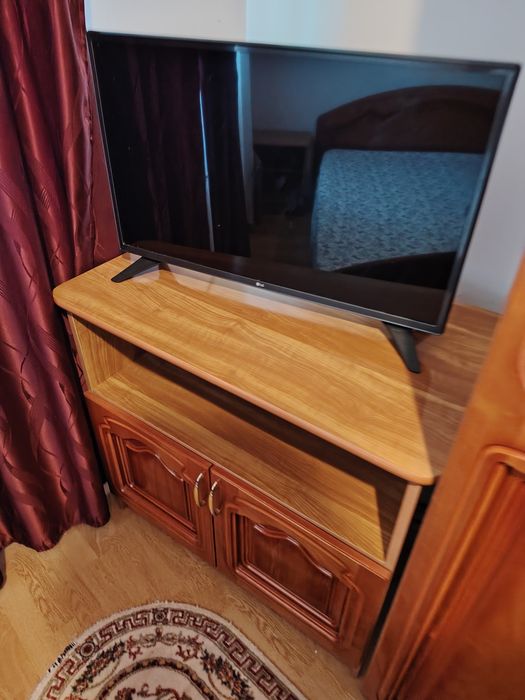 Dormitor complet în stare foarte bună – dulap, pat, noptiere, comodă