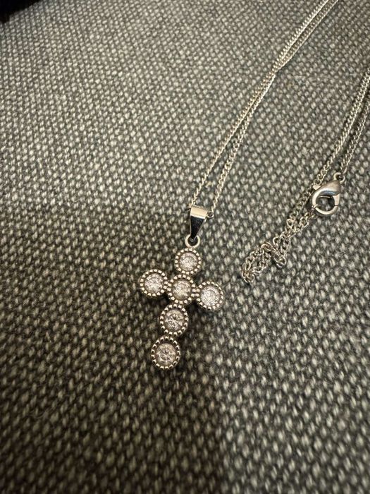 Красив сребърен кръст