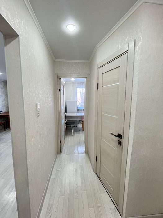 Продам 2 ух.комн кв в центре район Тайги