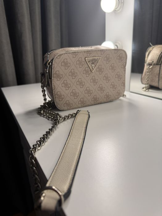 Дамска чанта Guess
