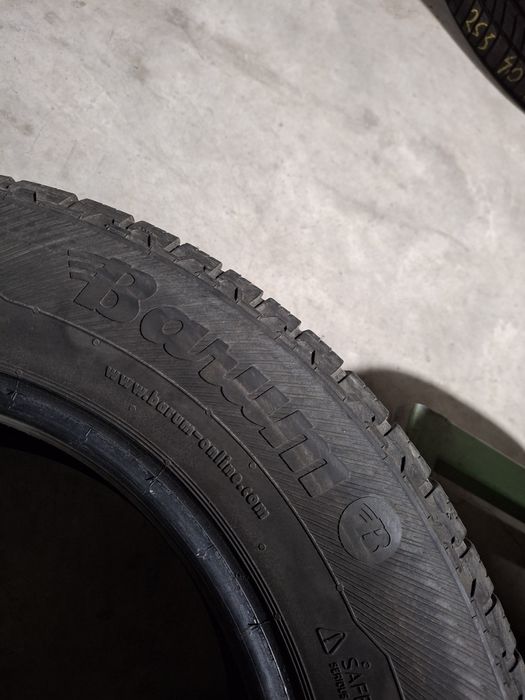 4 Anvelopele de iarnă 215 65 r16  Barum