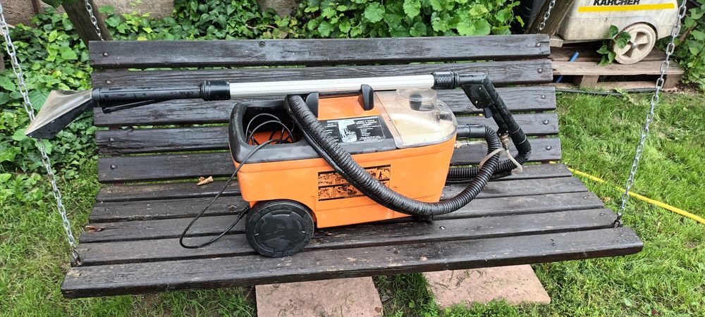 Aspirator cu jet si aspirare prin apa