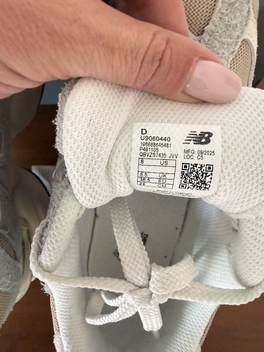 Чисто нови маратонки New Balance 9060