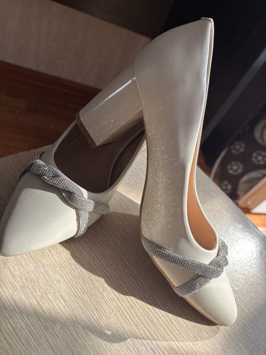 Продам женские туфли