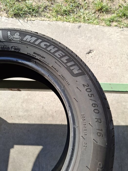 2 Anvelope de vară 205 60 r16 Michelin