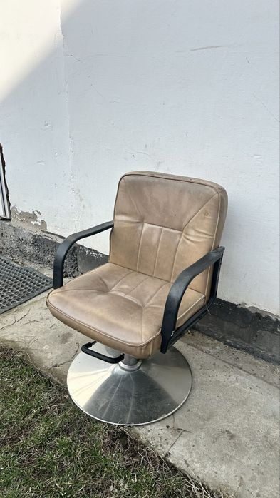 Продам кресло для салона красоты