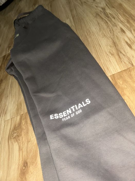 Pantaloni essentials M